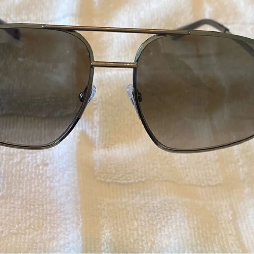 Givenchy Gradient Unisex Aviator sunglasses model GV 7193/S & Case $560